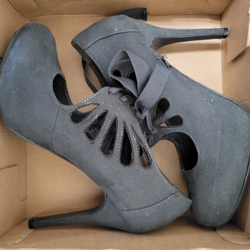 Anne Michelle Suede Cutout tie ribbon High heels size 10 NWT